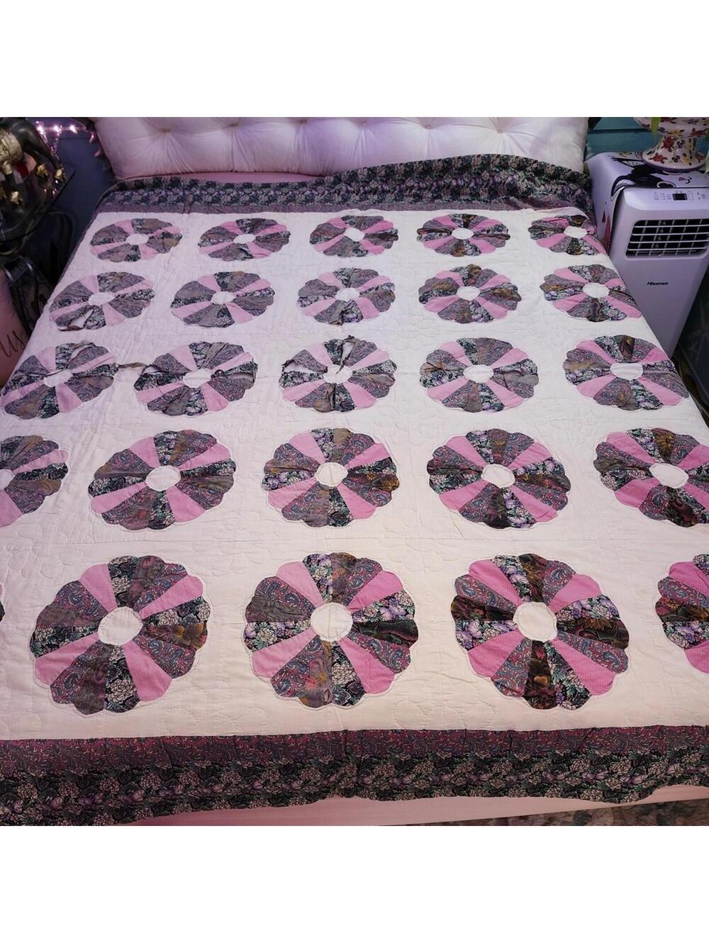 Gorgeous Purple Vintage Handmade Dresen Plate Quilt 80 x 80 In Hand Quilted